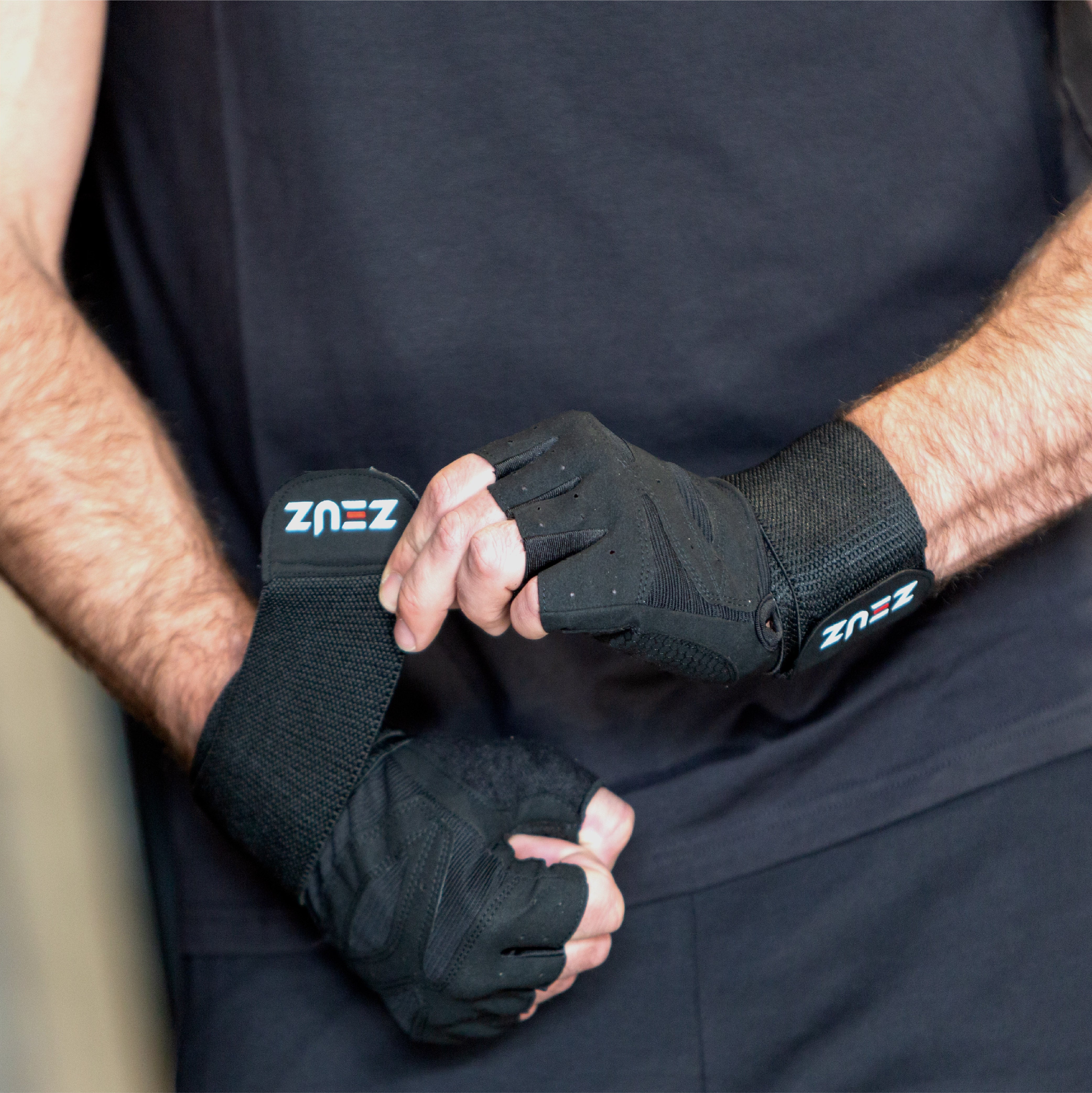 ZEUZ Sporthandschoenen zwart in gebruik tijdens training – comfort en bescherming
