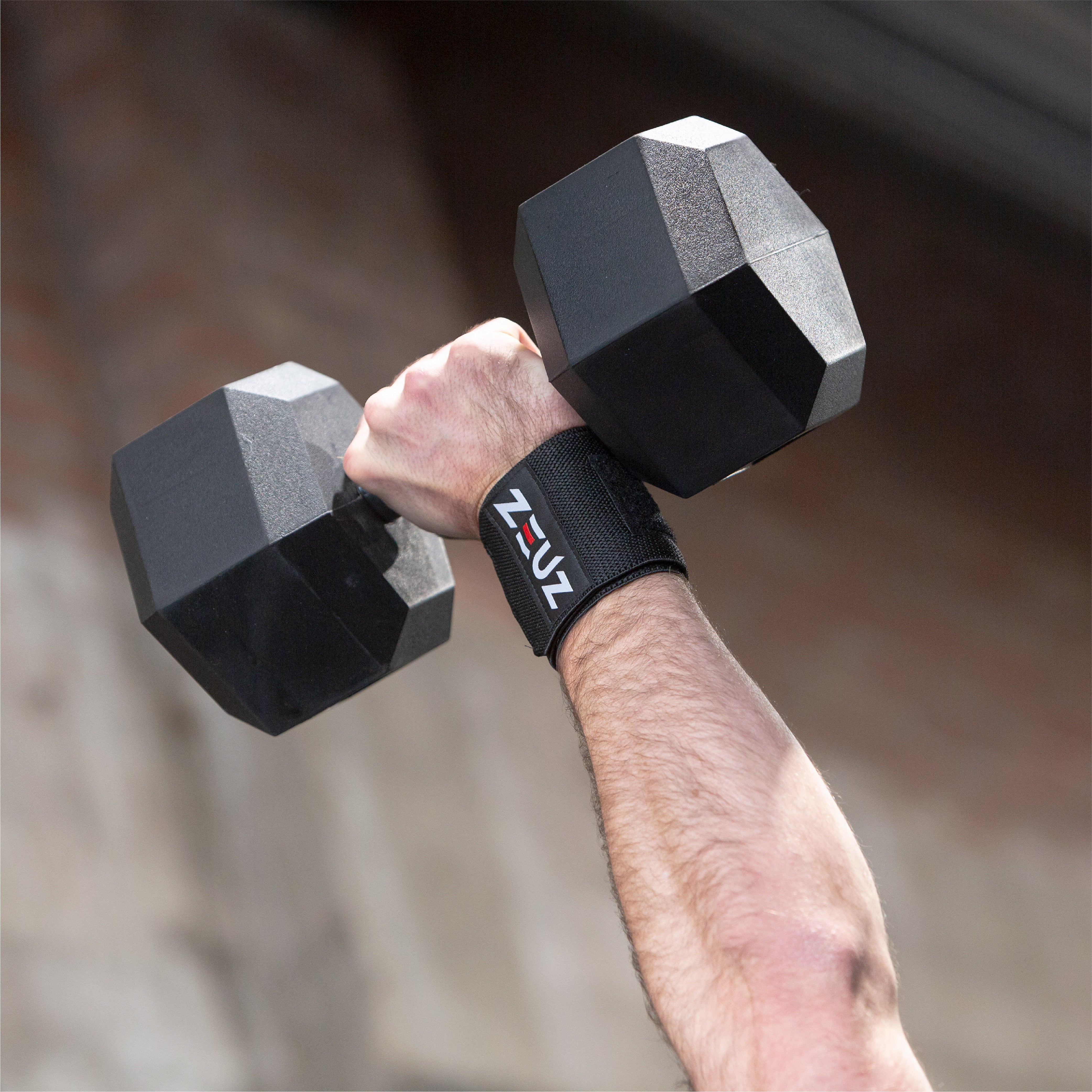 ZEUZ Polsbanden zwart in sportsituatie – ondersteuning tijdens training of lifting