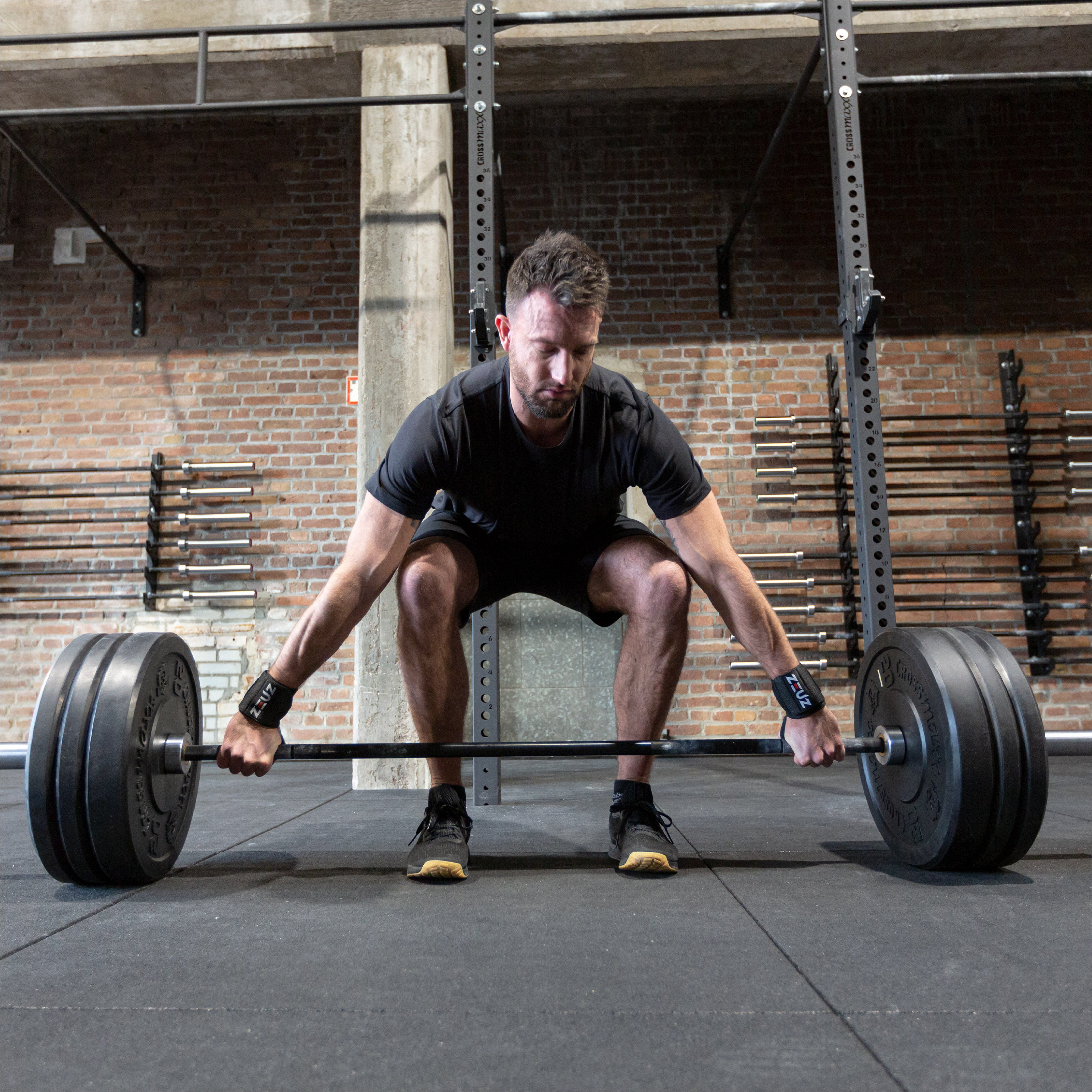 ZEUZ Polsbanden zwart in sportsituatie – ondersteuning tijdens training of lifting