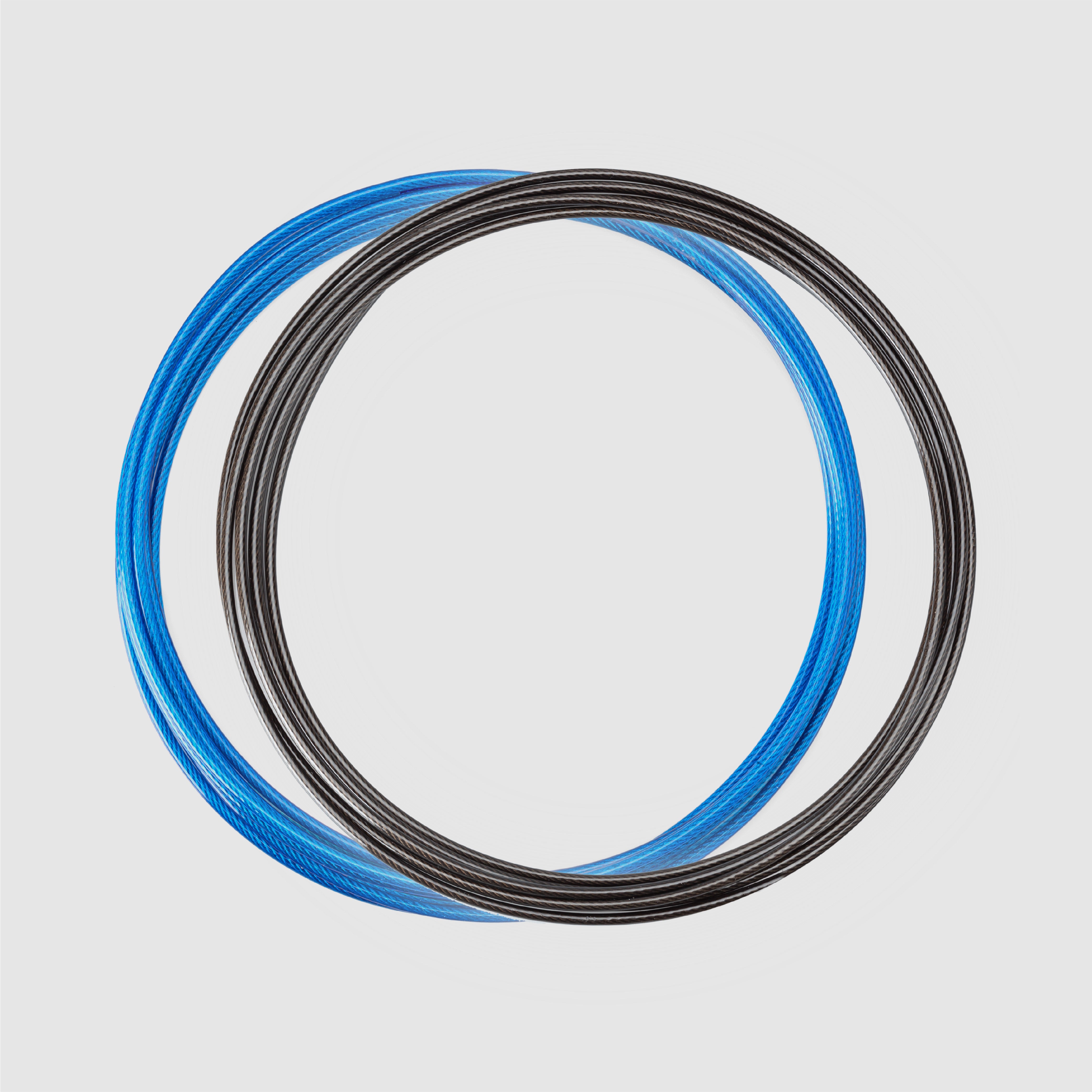 Twee verwisselbare kabels uit de ZEUZ Springtouw Set blauw – geschikt voor verschillende ondergronden