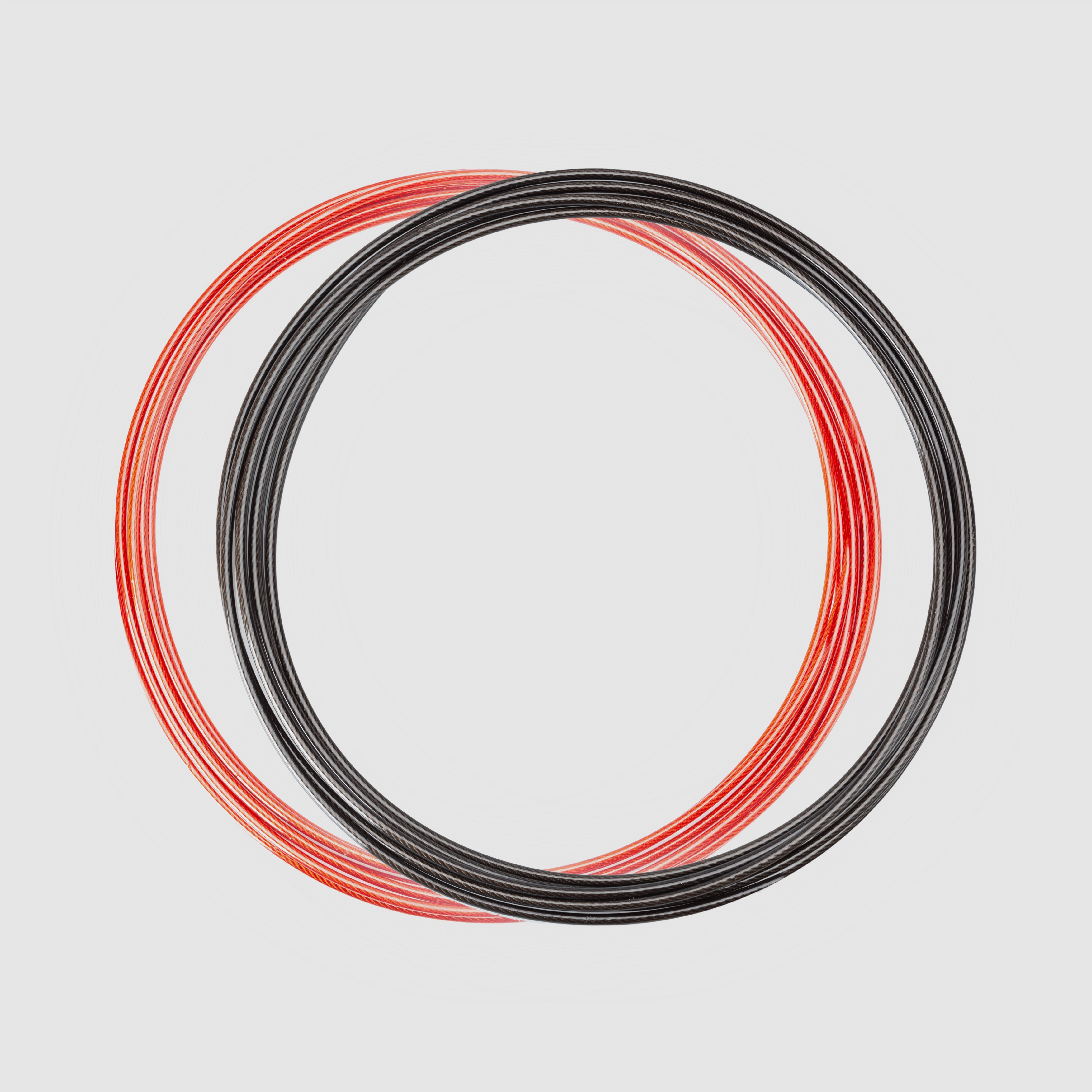 Twee verwisselbare kabels uit de ZEUZ Springtouw Set rood – geschikt voor verschillende ondergronden