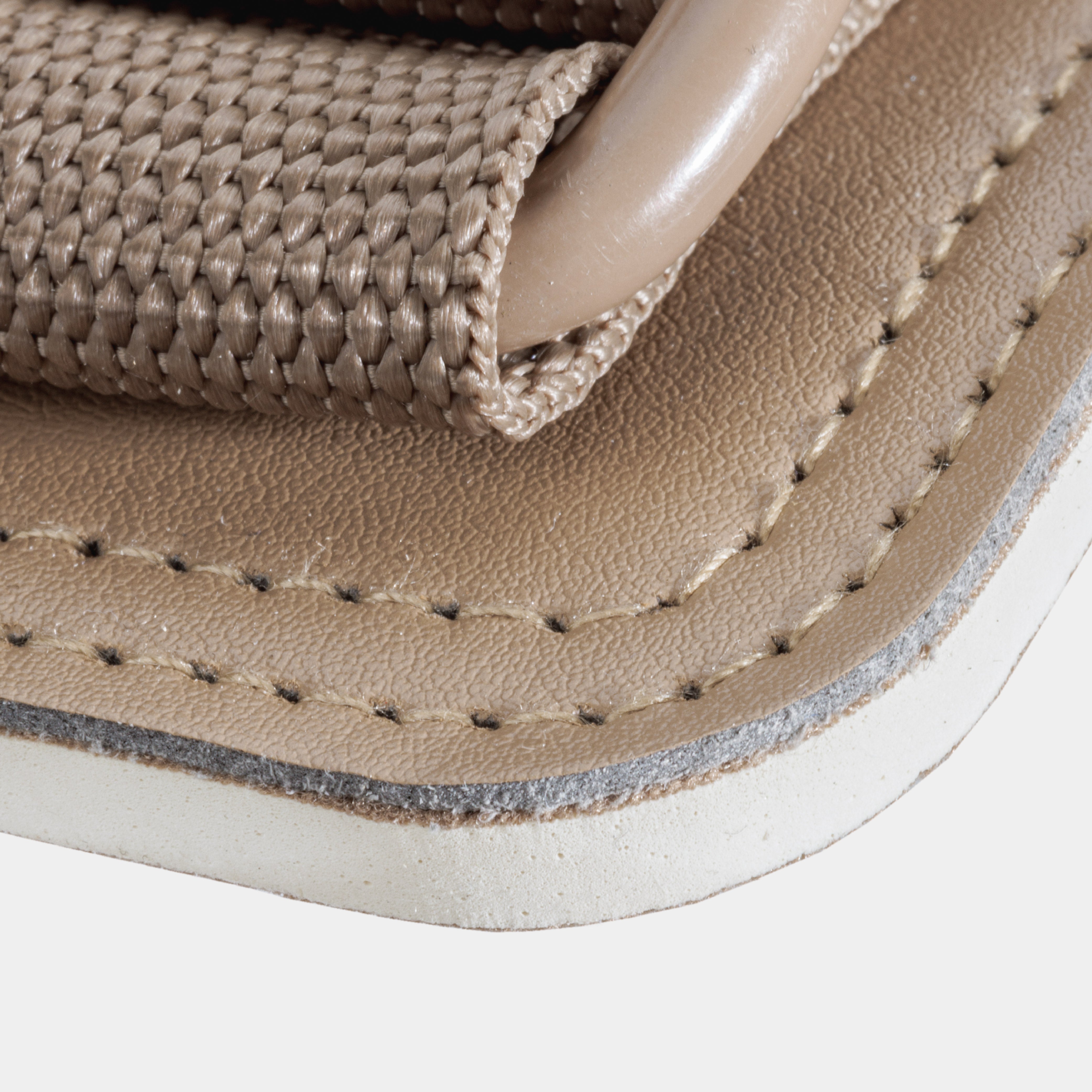 Textuurdetail van het materiaal van ZEUZ Ankle Straps beige – stevig en comfortabel