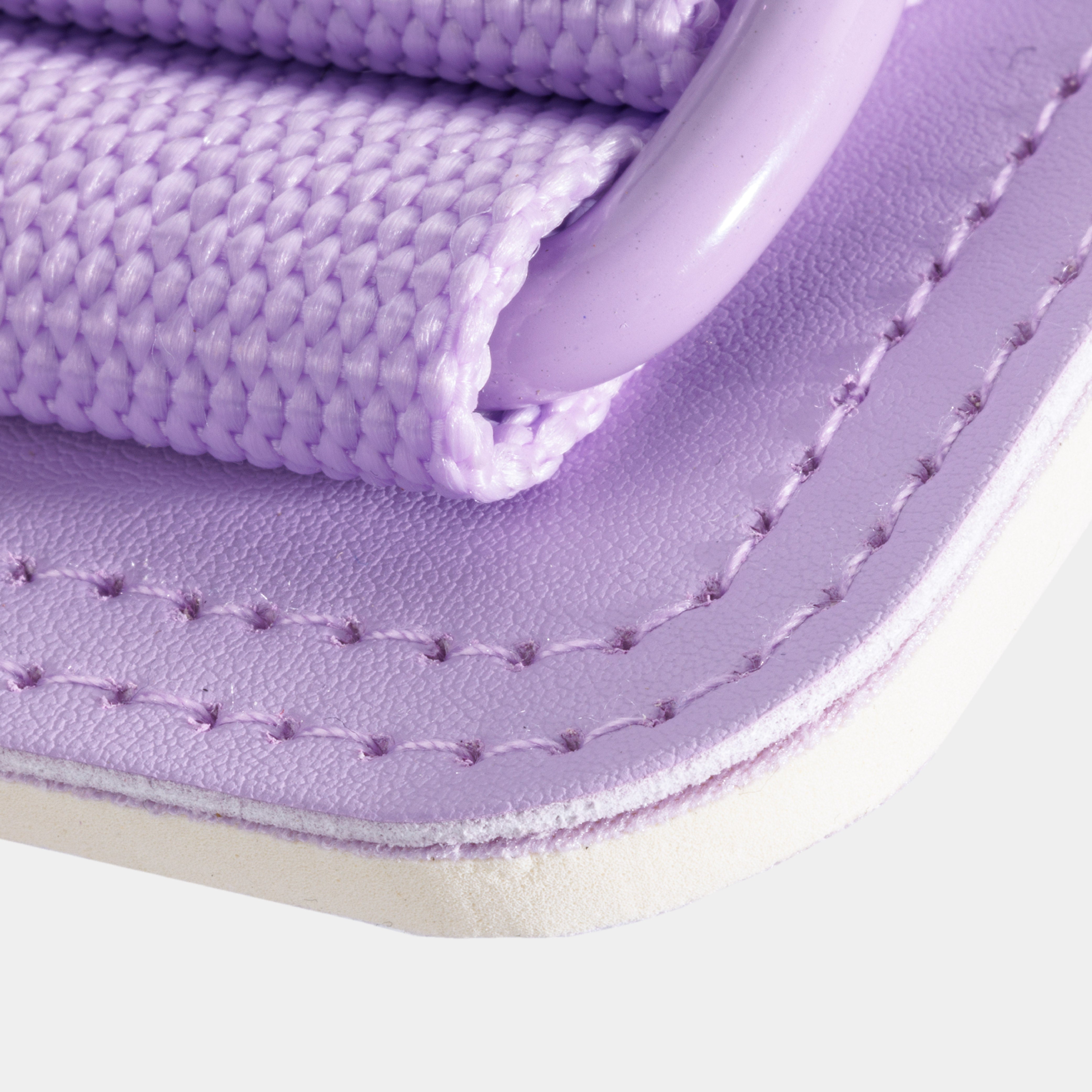 Textuurdetail van het materiaal van ZEUZ Ankle Straps lila – stevig en comfortabel