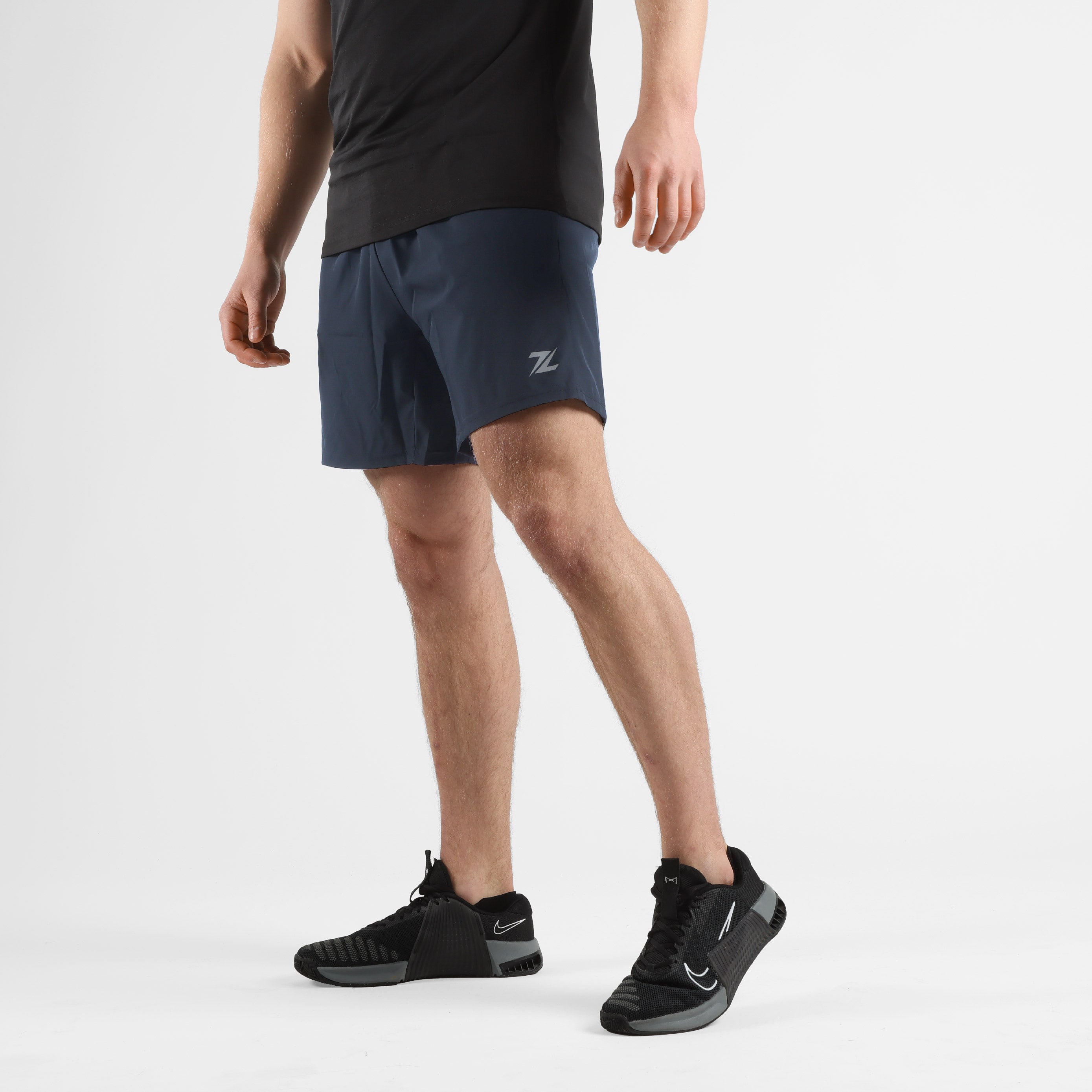 Zijkant van ZEUZ Sport Shorts marineblauw – met stretch voor bewegingsvrijheid