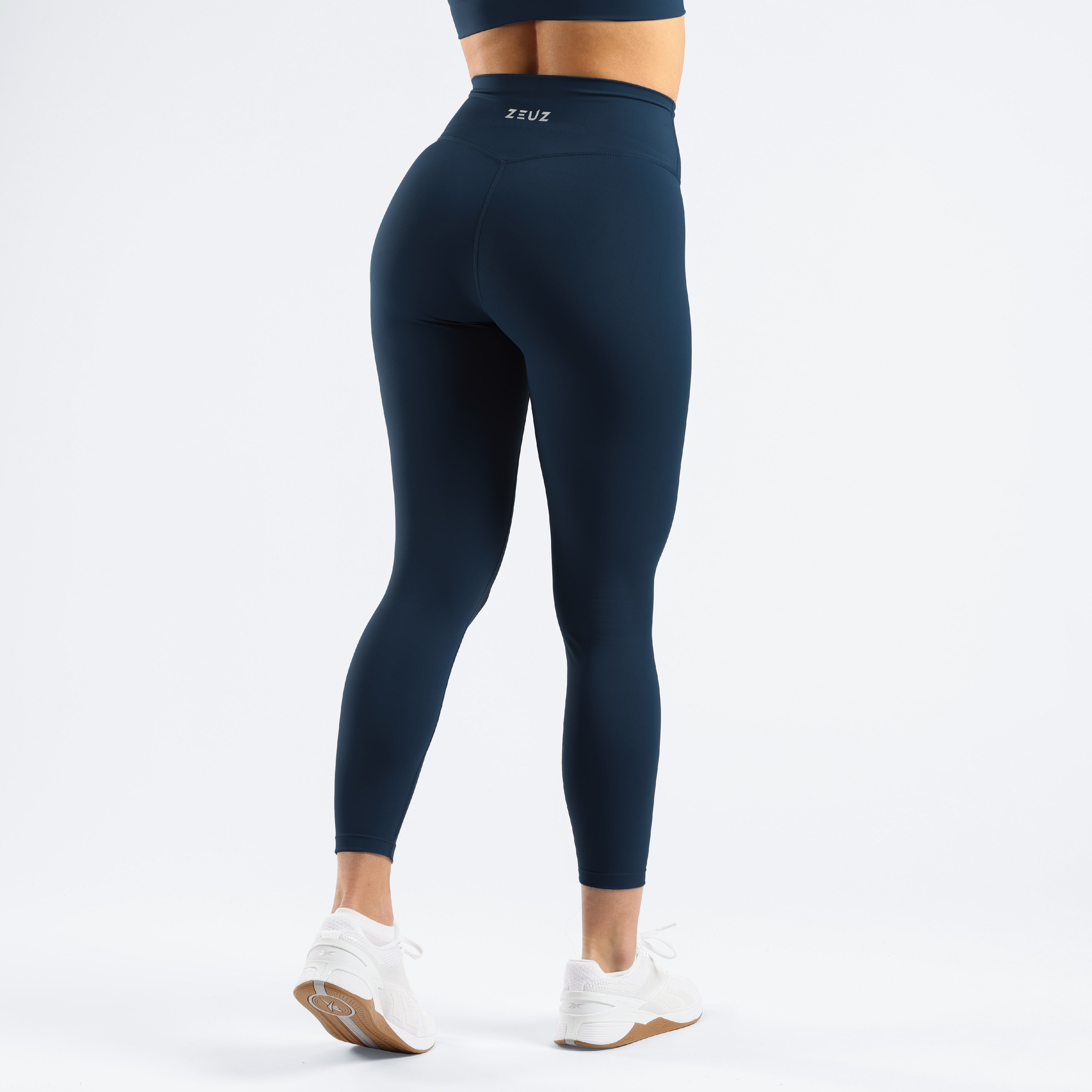 Achterkant van de ZEUZ Sportlegging lang marineblauw – contourvormend en squatproof