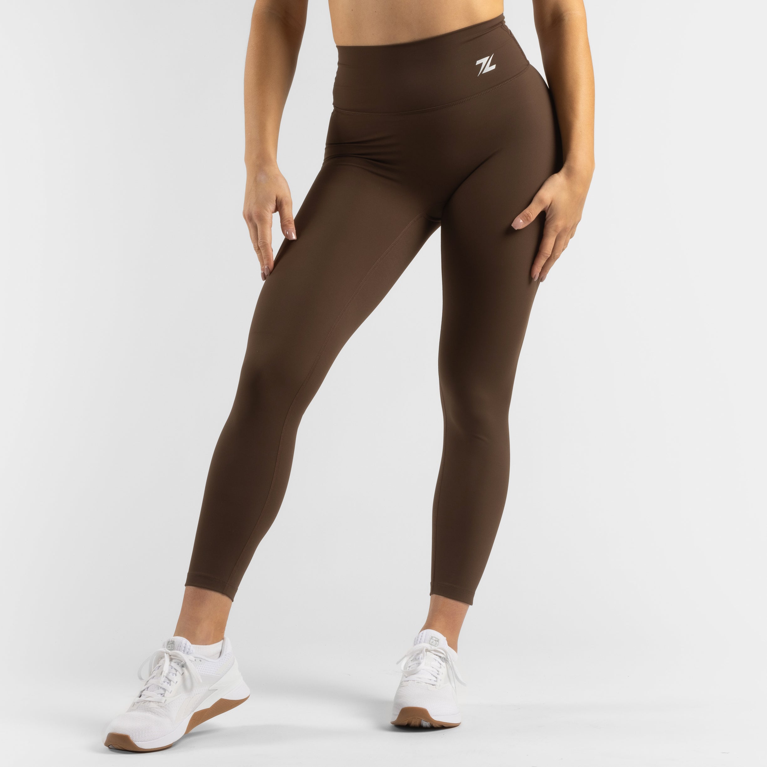 ZEUZ Sportlegging lang bruin – voorkant met hoge tailleband en strakke pasvorm
